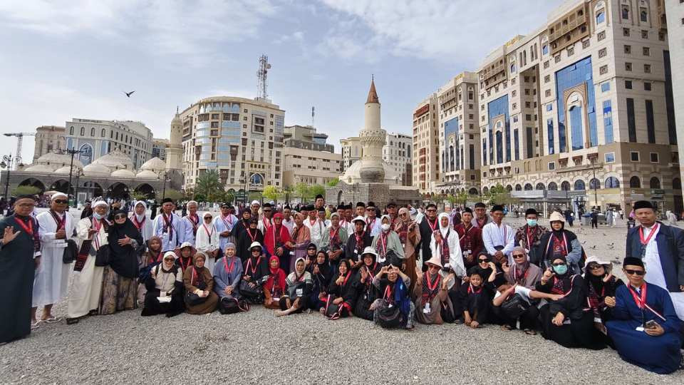 jamaah chatour travel di kota madinah.jpg
