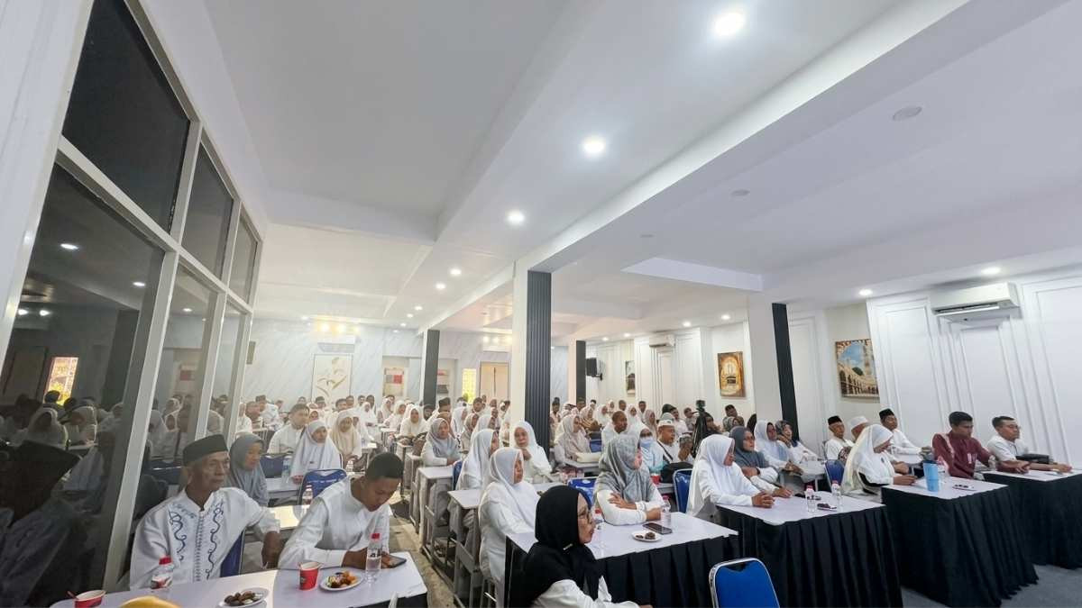 MANASIK CHATOUR TRAVEL GRESIK.jpg
