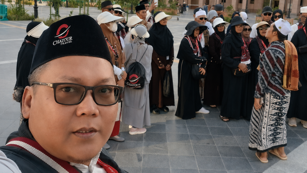 Sugeng Sudariyanto bersama Jamaah Umroh (1).png