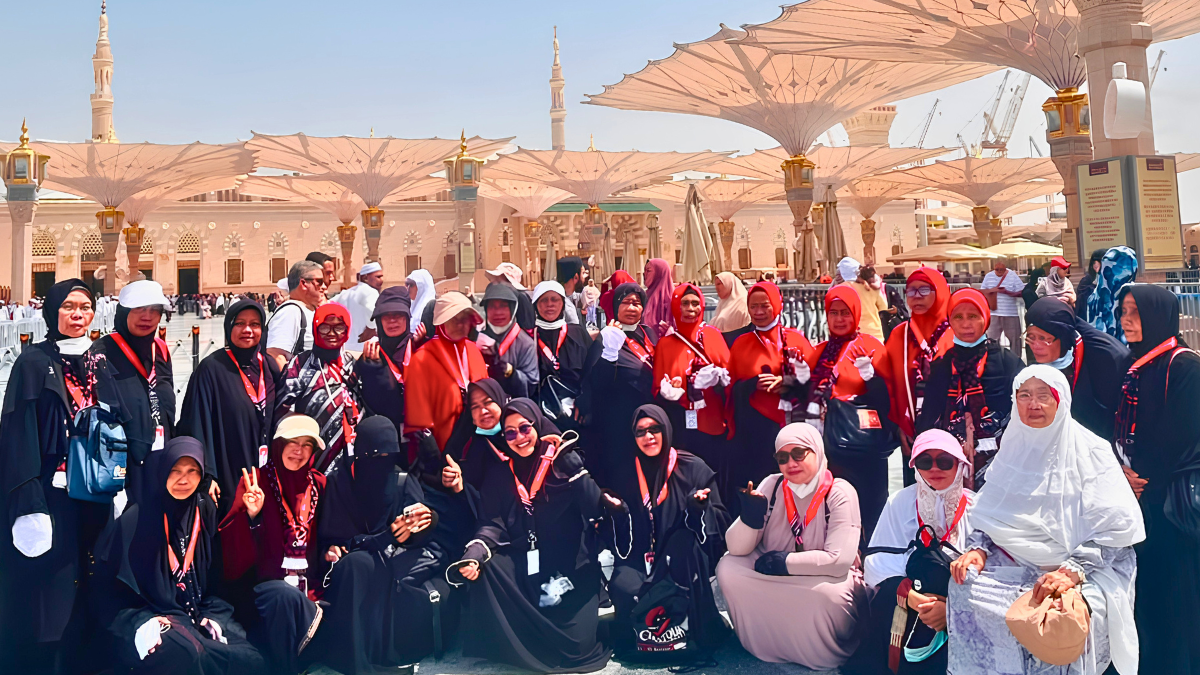 Jamaah Umroh PUSAKA 17D Keberangkatan 22072026 di Masjid Nabawi.png