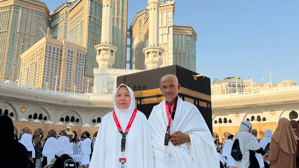 Dok. Bapak Sugiono Miran dan Istri di Masjidil Haram.png