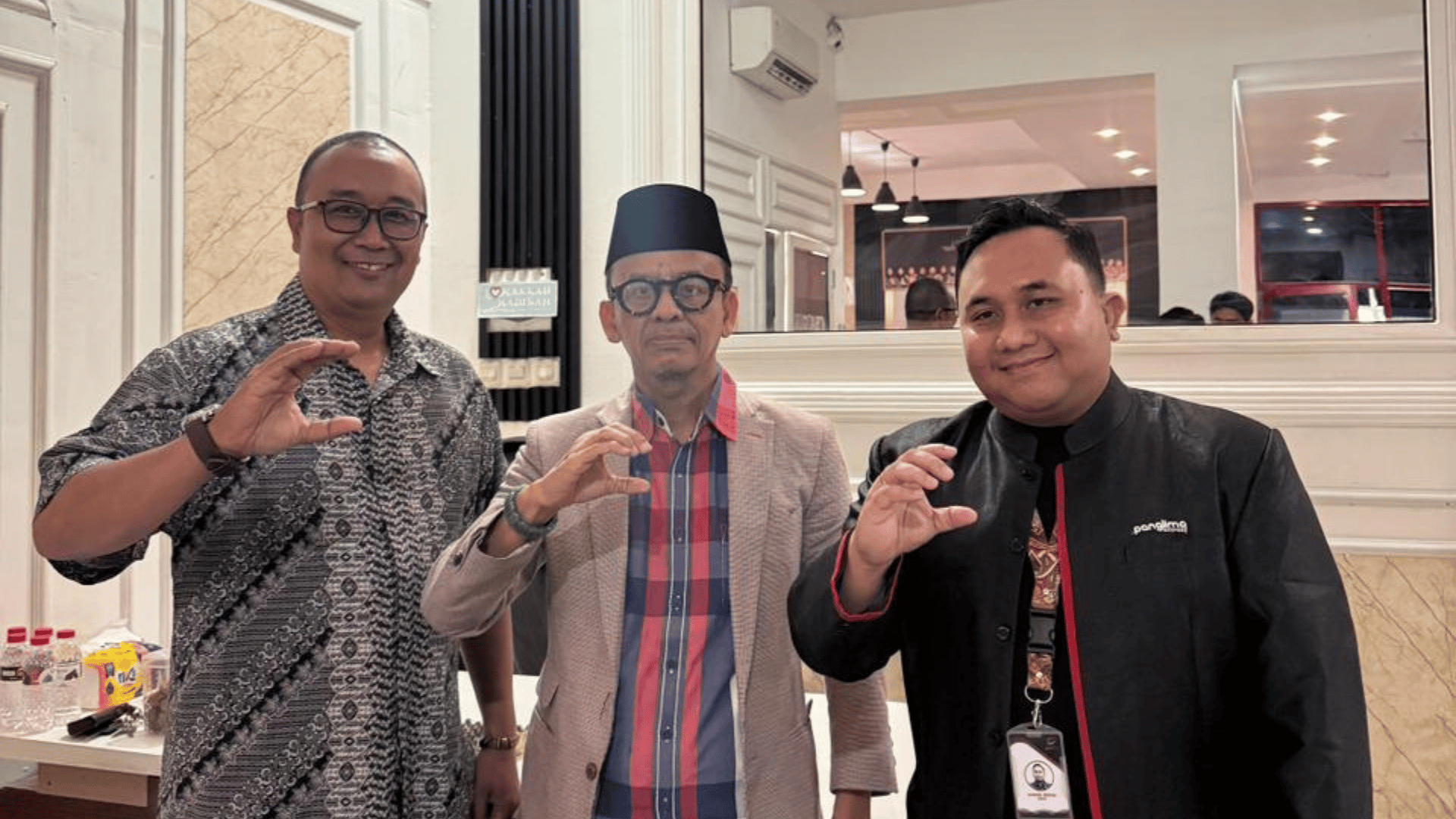 Dok. Jajaran Manager Chatour Travel bersama Wak Kaji Shodiq (1).png