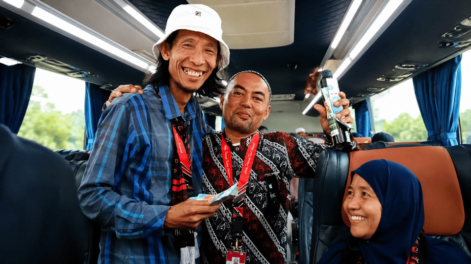 Dok. Jamaah Berada di dalam Bus.png