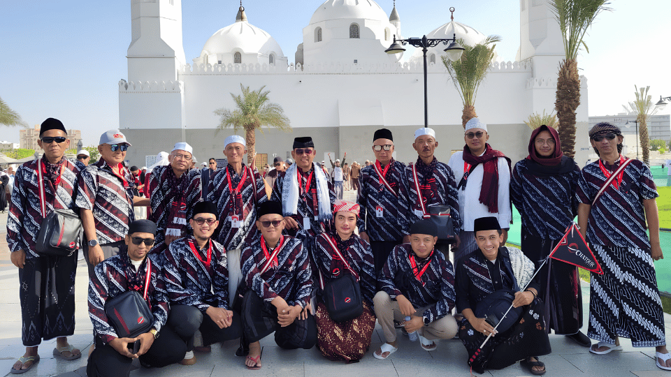 Dok. Kebersamaan Bapak Farid bersama Jamaah (1).png