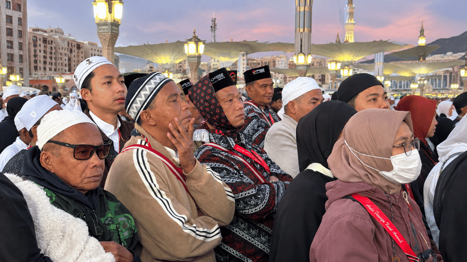 Dokumentasi Jamaah Chatour Group 21 Januari 2026 di Pelataran Masjid Nabawi (1).png