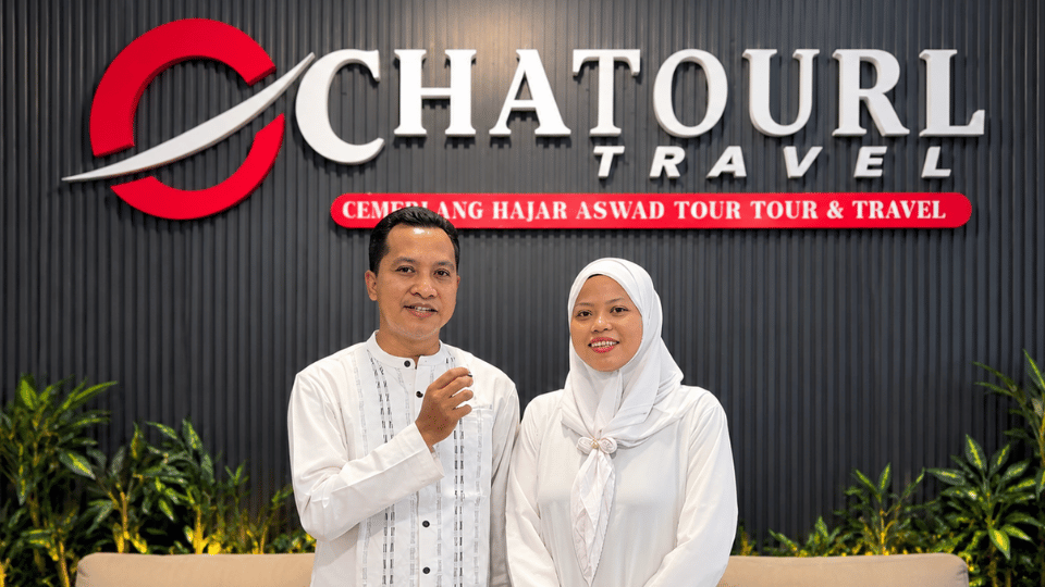 Dokumentasi Wawancara Bapak Sofyan dan Bu Riris pada Manasik Umroh.png