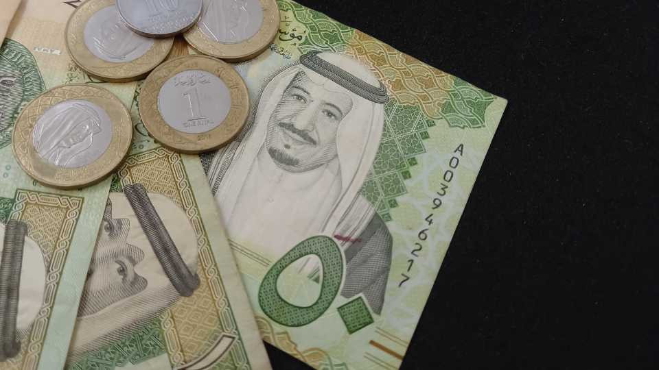 Riyal Tembus Rp4.700: Berangkat Umrah Sekarang atau Tunggu Kurs Turun?