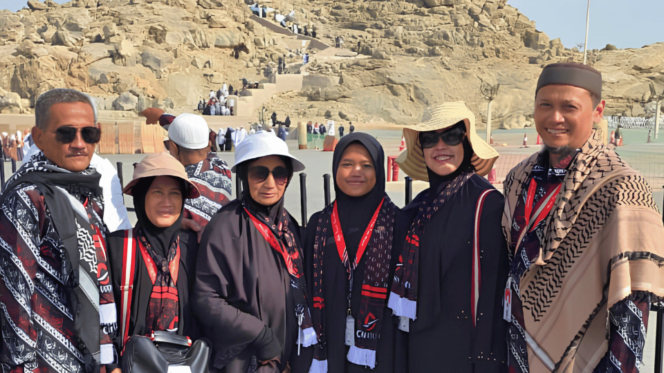 Wujudkan Impian Umroh Nyaman Bersama Orang Tua Tercinta Lewat Program HSN Plus Chatour Travel