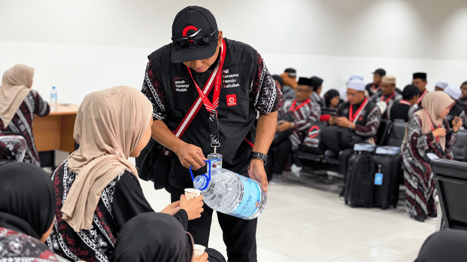 Kepulangan Jemaah Umroh Chatour Travel Paket 12 Hari Tiba di Juanda